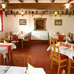 Kenguru Panzio Hotel 3*