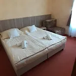 Kenguru Panzio Es Csarda