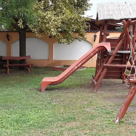 Kenguru Panzió Hotel 3*