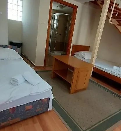 Kenguru Panzio Hotel 3*