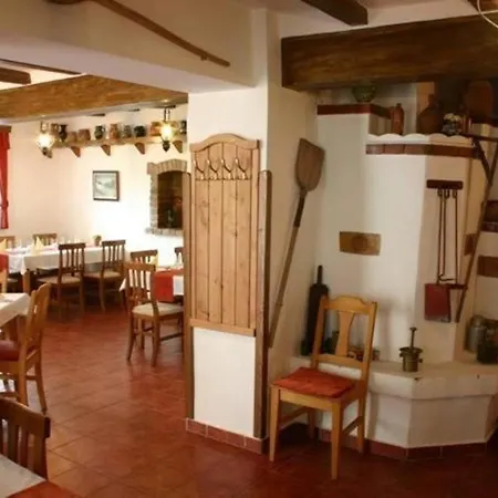 Kenguru Panzio Hotel 3*