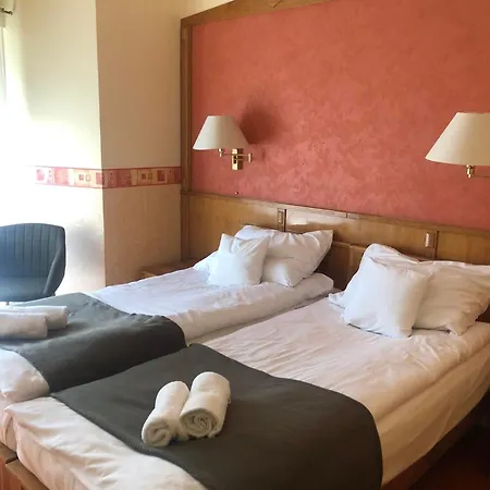 Kenguru Panzio Es Csarda 3*