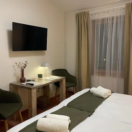 מלון Kenguru Panzio Es Csarda 3*
