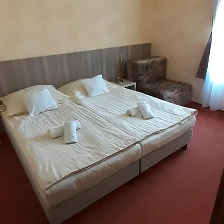 Kenguru Panzio Es Csarda