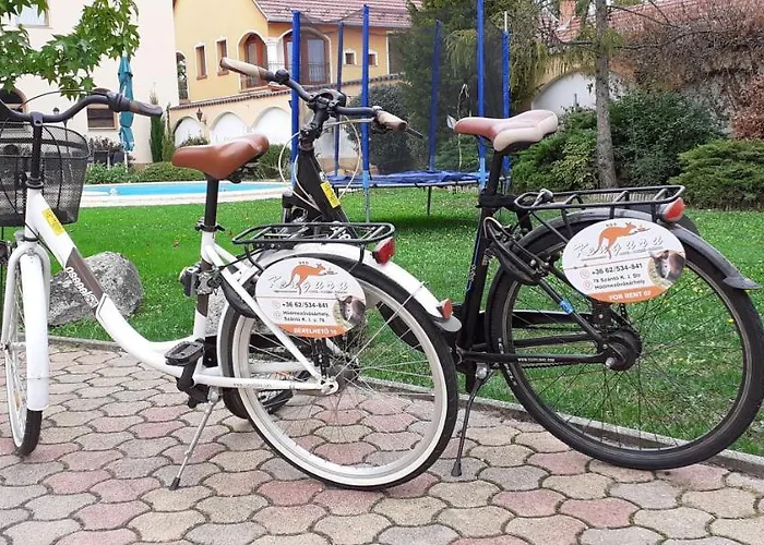 Kenguru Panzio Es Csarda Отель