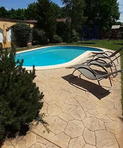 Kenguru Panzio Es Csarda
