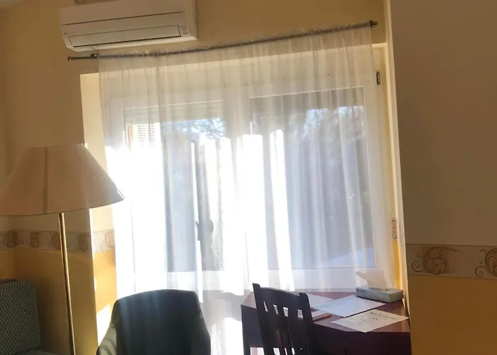 Kenguru Panzio Es Csarda Hotel 3*